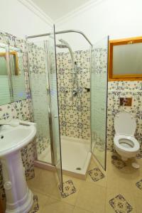 BellaTroun Chalet tesisinde bir banyo