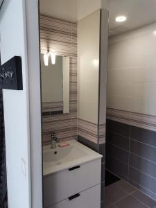Phòng tắm tại La Ruche Cantalienne