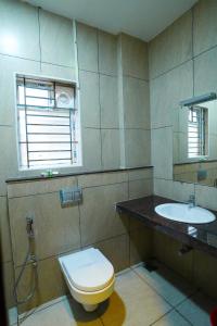 Un baño de ABI`S RESIDENCY 13 fotos más