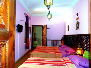 Riad Sesame tesisinde bir odada yatak veya yataklar