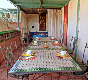 Restauracja lub miejsce do jedzenia w obiekcie Riad Sesame