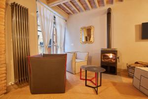 a living room with a fireplace and a stove at EL TANO in Città della Pieve