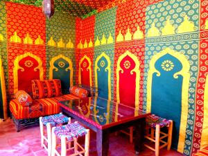 Riad Sesame tesisinde bir oturma alanı