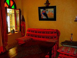 Riad Sesame tesisinde bir oturma alanı