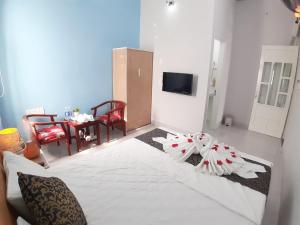 TV a/nebo společenská místnost v ubytování Ngoc Diep Homestay Hoi An + 14 fotografií