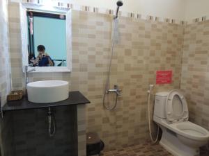 Ένα μπάνιο στο Phuong Tay Guest House +11 φωτογραφίες