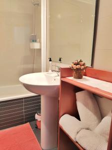 a bathroom with a sink and a mirror at APARTAMENTO VALMAYOR in Potes