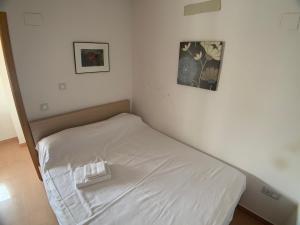 Postel nebo postele na pokoji v ubytování VUT SEGEDA Valle del Manubles