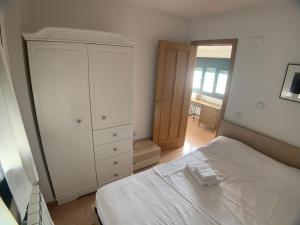 Postel nebo postele na pokoji v ubytování VUT SEGEDA Valle del Manubles