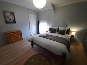 Кровать или кровати в номере Le clos des sources