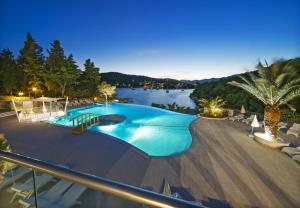 Bazén v ubytovaní Aminess Vival Port9 Resort alebo v jeho blízkosti