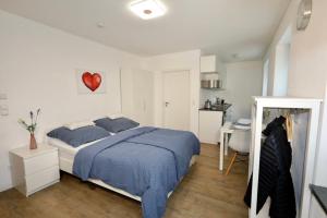 Postel nebo postele na pokoji v ubytování Frundsberg-Apartment