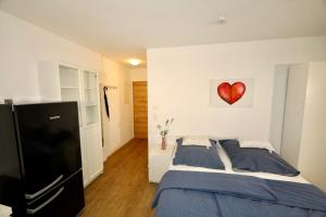 Postel nebo postele na pokoji v ubytování Frundsberg-Apartment