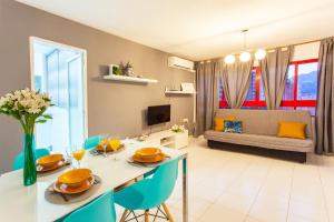 TV a/nebo společenská místnost v ubytování Apartamento Playa Levante Benidorm