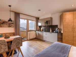 a kitchen and dining room with a table and chairs at Apart Huamatl in Ramsau im Zillertal