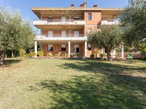 Gambar di galeri bagi Apartment in Tuoro sul Trasimeno with pool di Tuoro sul Trasimeno