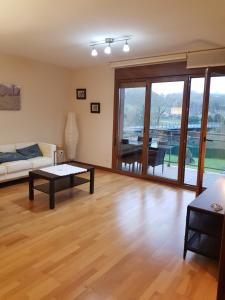 a living room with a couch and a table at Apartamento La Esperanza in Cangas de Onís