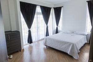 Fotografie z fotogalerie ubytování MALIBU HOUSE v destinaci Salina de Rey + 17 fotografií