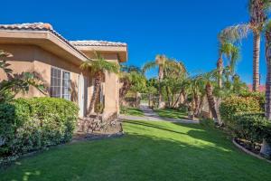 Gallery image of Swan House in Palm Springs