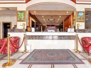منطقة الاستقبال أو اللوبي في Al Mansour Grand Hotel فندق المنصور جراند