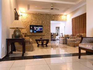 Uma área de estar em Morgah Resort - Guest Rooms