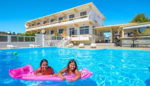 Bazén v ubytování Hotel Eleni Anagros nebo v jeho okolí