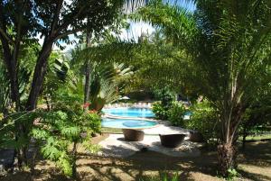 A piscina localizada em Hotel 7 Colinas ou nos arredores