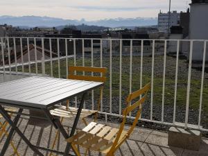 Gallery image of Appartement tout confort 2 chbres - 72m2 - avec terrasse et vue Pyrénées in Pau