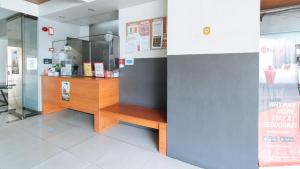 Kuchyň nebo kuchyňský kout v ubytování RedDoorz Plus @ Kamuning Quezon City