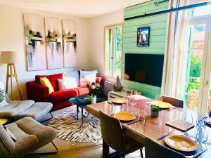 a living room with a table and a couch at Le Machado in Collioure