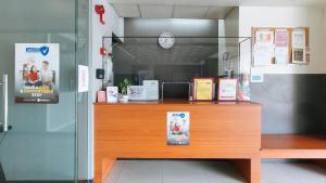 Kuchyň nebo kuchyňský kout v ubytování RedDoorz Plus @ Kamuning Quezon City