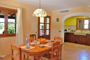 Kuchyň nebo kuchyňský kout v ubytování 128 Finca Son Rossinyol ETV10657 by Mallorca Charme