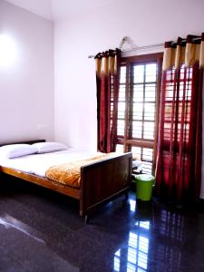 Кровать или кровати в номере Naturesky Homestay - Full Villa, Home Food & Coffee Estate