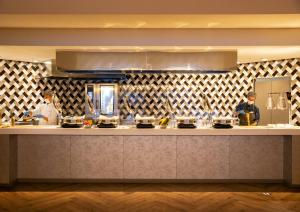 Holiday Inn Resort Shinano-Omachi Kuroyon by IHG的厨房或小厨房
