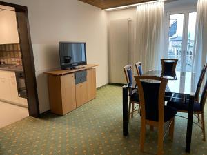 TV a/nebo společenská místnost v ubytování Neptun 3 - im Zentrum von Bad Ragaz, mit kl. Balkon