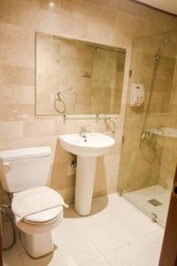 Koupelna v ubytování DG Grami Hotel