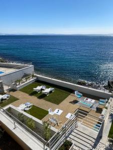 uma vista para o oceano a partir de um edifício em RIA Lungomare em Rijeka