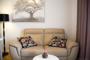 Posedenie v ubytovaní West Residence Luxury Apartment- parking in garage