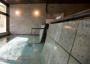 Holiday Inn Resort Shinano-Omachi Kuroyon by IHG内部或周边的泳池