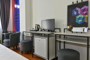 TV a/nebo společenská místnost v ubytování Osten Art Hotel