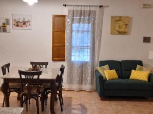 Prostor za sedenje u objektu Apartamentos Rurales Fuente de Marzo