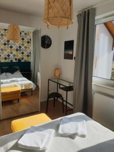 Posteľ alebo postele v izbe v ubytovaní Apartament Zielony