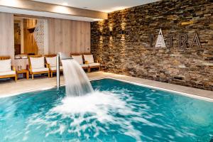 Basen w obiekcie Grandhotel Tatra lub w pobliżu