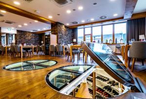 Restauracja lub miejsce do jedzenia w obiekcie Grandhotel Tatra