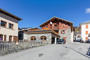 a large stone building with a wooden roof at Appartement accueillant à Saint-Martin-de-Belleville in Saint-Martin-de-Belleville