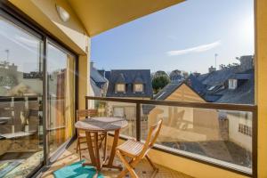 a balcony with a table and chairs and a view at Appartement de 2 chambres avec terrasse et wifi a Saint Jacut de la Mer in Saint-Jacut-de-la-Mer