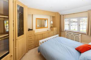 Una cama o camas en una habitación de Comfy Home- Coley Park