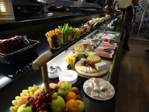 Makanan di atau berdekatan hotel