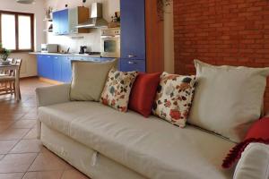 A kitchen or kitchenette at Cascina in Alto Piemonte / Piedmont countryhouse Még 13 kép