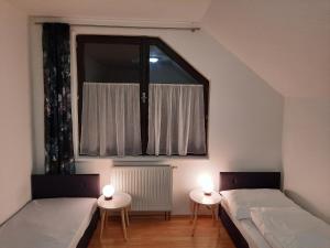 Postel nebo postele na pokoji v ubytování Penzion U Mnicha